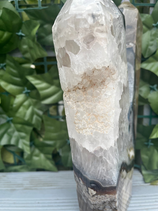 Large unique stunning UV reactive Volcano Agate piece