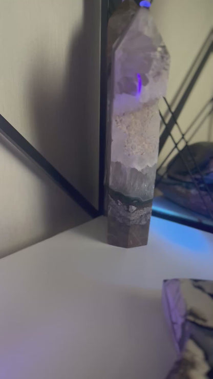 Large unique stunning UV reactive Volcano Agate piece