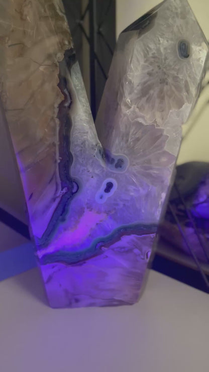 Large unique stunning UV reactive Volcano Agate piece